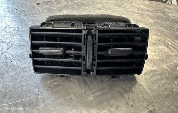 Nissan X-Trail T32 Rear air vent grill 687944JA1B 687944JA2B
