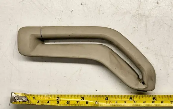 Volvo XC70 Seat belt trim 