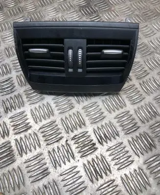 Rear air vent grill