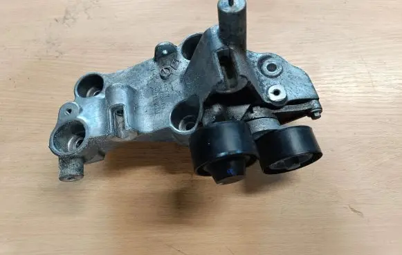 Renault Master III Generator/alternator bracket 117102273R 117507568R
