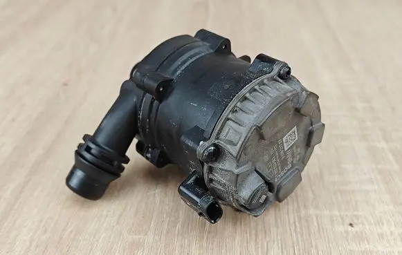 BMW 5 G30 G31 G38 Electric auxiliary coolant/water pump 8638237