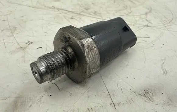 Volvo S60 Fuel main line pipe 0281002527
