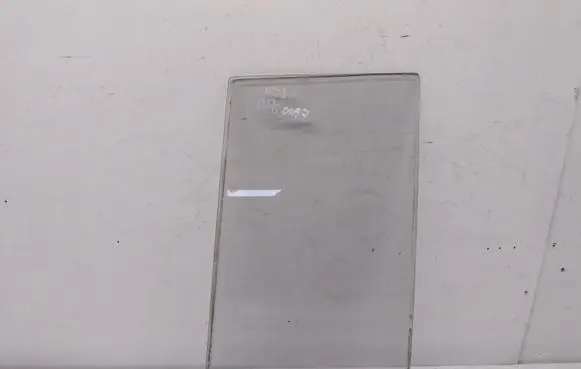 Mitsubishi Pajero Rear vent window glass 