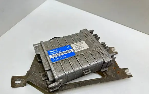 Volkswagen PASSAT B3 Engine control unit/module 8A0907404 0261200852