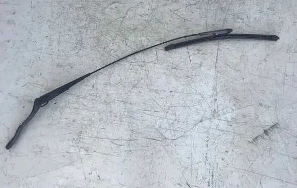 Opel Astra J Windshield/front glass wiper blade 13284134
