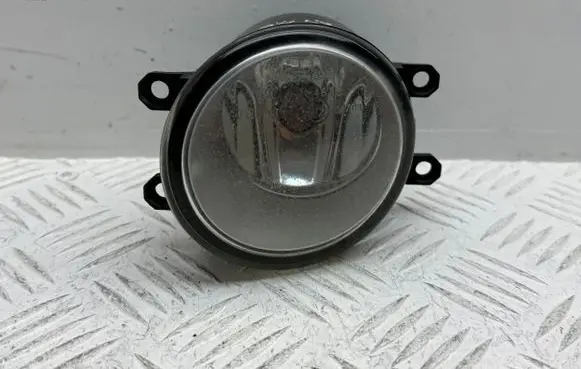 Toyota Avensis T270 Front fog light 812200D041 812200D042