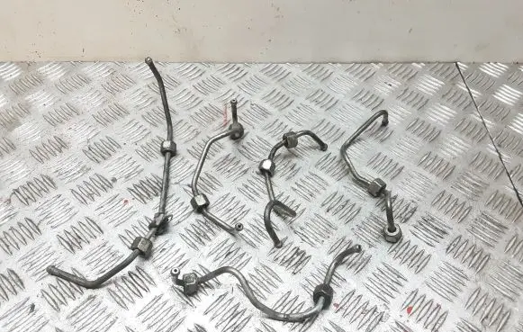 Ford Mondeo MK IV Fuel injector supply line/pipe 