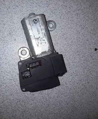BMW 5 E39 Wiper motor 8361640