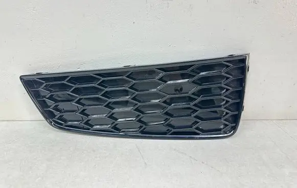 Audi Q3 8U Front bumper lower grill 8U0807682T 8U0807682 184209