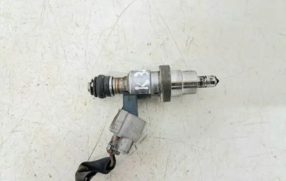 Toyota Avensis T250 Fuel injector 2325028090