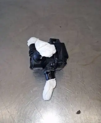 Mercedes-Benz E W214 Coolant heater control valve A0005061700