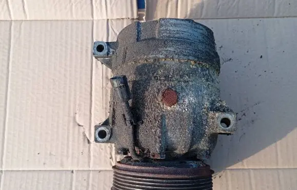 Renault Master II Air conditioning (A/C) compressor (pump) 8200832990