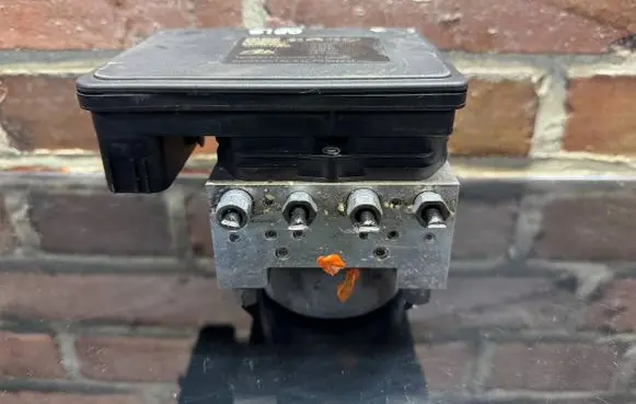 Peugeot 208 ABS Pump 9842946180 10022024344