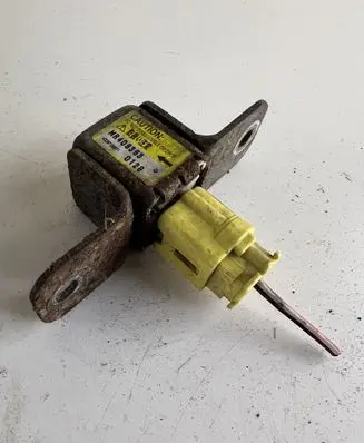 Mitsubishi Pajero Airbag deployment crash/impact sensor MR409363