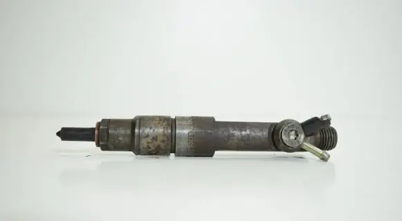 Audi A6 S6 C4 4A Fuel injector 028130201T