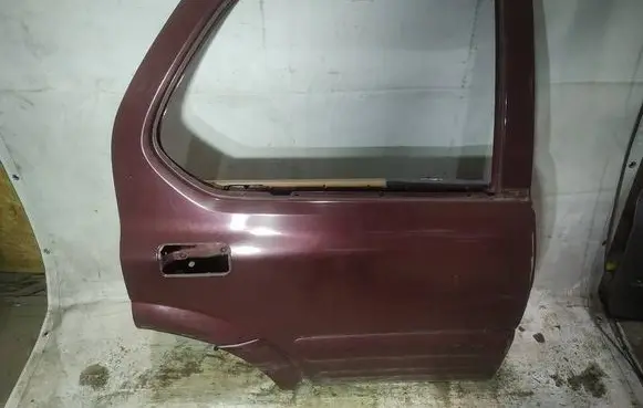 Opel Frontera B Rear door raudonos