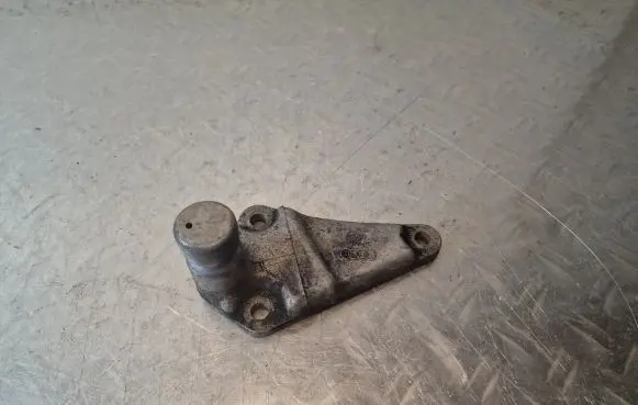 Audi A6 S6 C5 4B Engine mounting bracket 8D0199343J