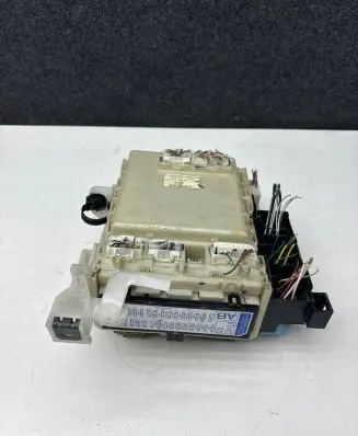 Toyota RAV 4 (XA30) Fuse module 8273042020