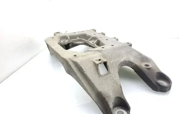 Gearbox mounting bracket