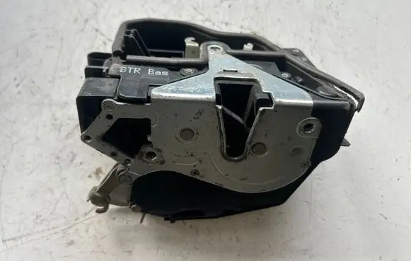 BMW 7 E65 E66 Front door lock 7012144