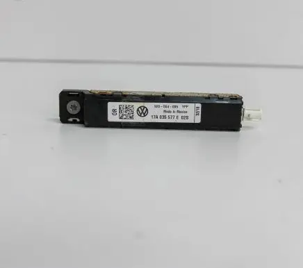 Volkswagen Jetta VII Aerial antenna amplifier 17A035577E