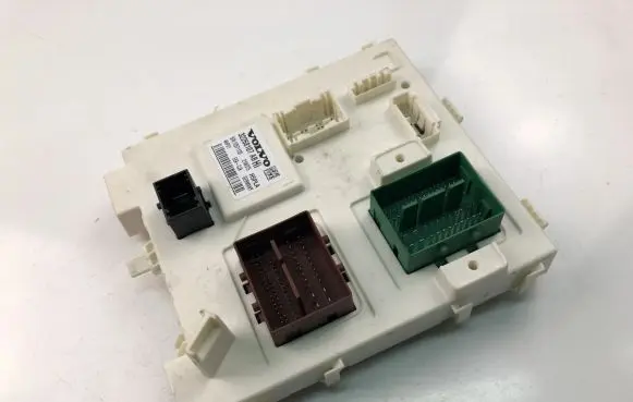 Volvo XC40 Central body control module 32268107AB