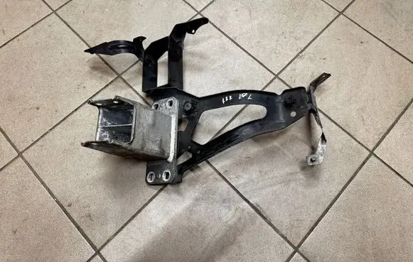 BMW 5 E60 E61 Front bumper mounting bracket 7163483 11267310 5164716348305