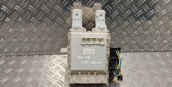 Toyota RAV 4 (XA30) Fuse module 5L121695 9497