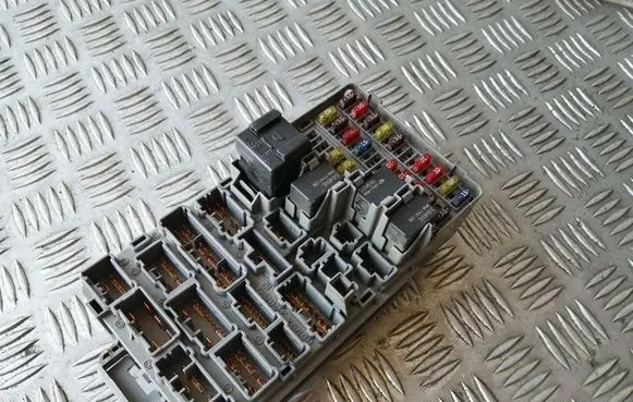 Honda Civic Fuse module B2800000 S5PA11