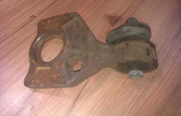 SsangYong Rodius Engine mount bracket