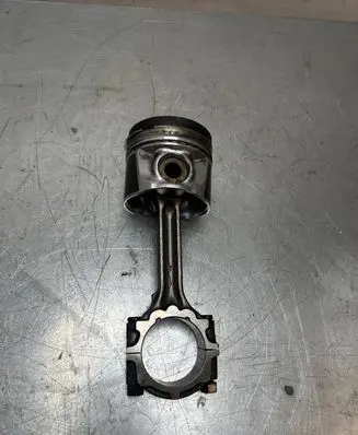 Nissan X-Trail T30 Piston with connecting rod 1151CB