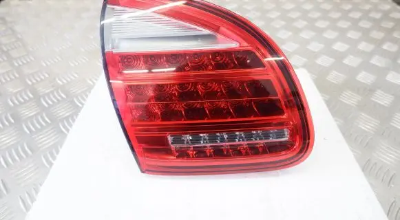 Porsche Cayenne (92A) Tailgate rear/tail lights 7P5945093M