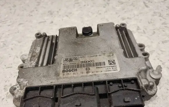 Ford Focus Engine control unit/module 6M5112A650NC 0281011701