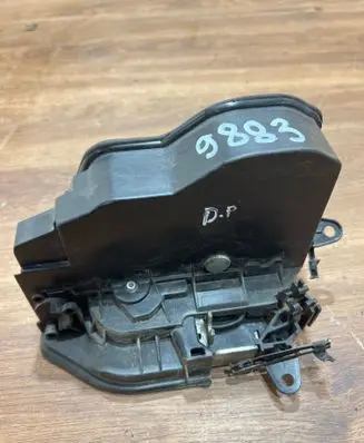 BMW 1 E81 E87 Front door lock 7229458