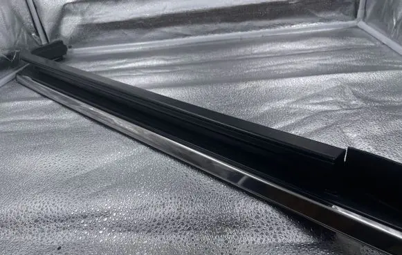 Chrysler Town u0026 Country V Rear door windshield rail 13318246680