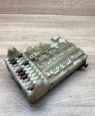 Ford Mondeo MK II Fuse module 93BG14A073EF