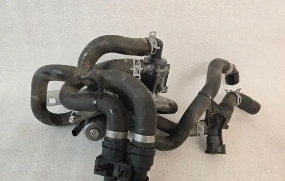 Volvo XC40 Electric auxiliary coolant/water pump 31461924