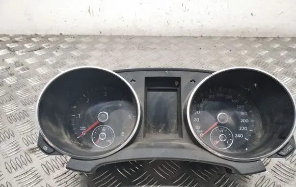 Volkswagen Golf VI Speedometer (instrument cluster) 5K0920870C