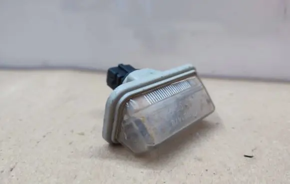 Toyota Avensis T250 Number plate light 001479