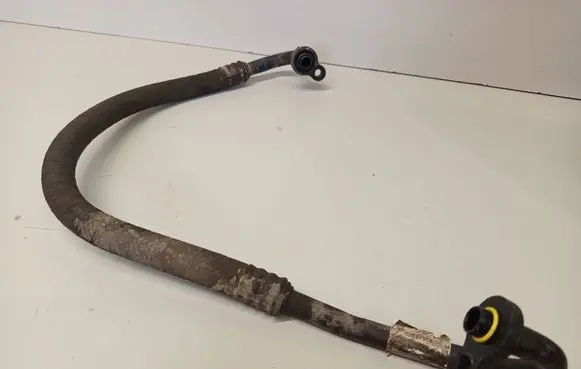 Volvo V70 Air conditioning (A/C) pipe/hose 08687574