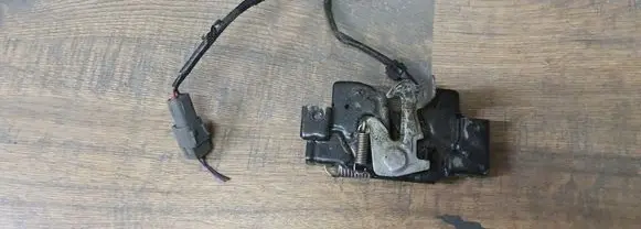 Mazda 2 Engine bonnet/hood lock/catch
