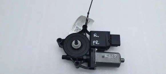 Peugeot 5008 II Front door window regulator motor 0130824226 9829482280