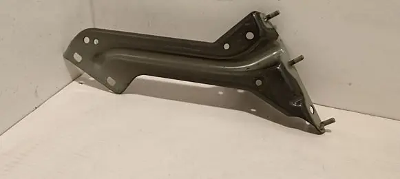 Audi Q5 SQ5 Fender mounting bracket 8R0821136