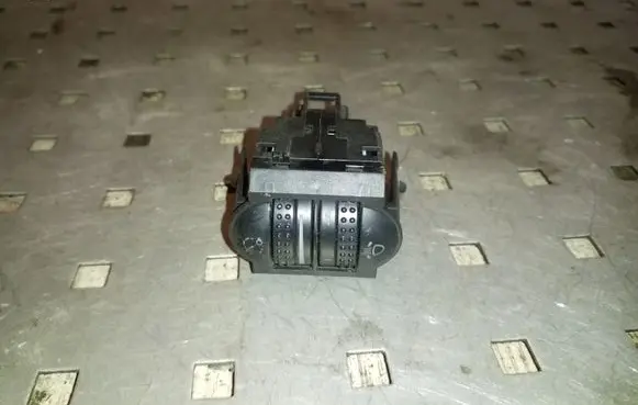 Volkswagen PASSAT B5 Headlight level height control switch 3B0941333C