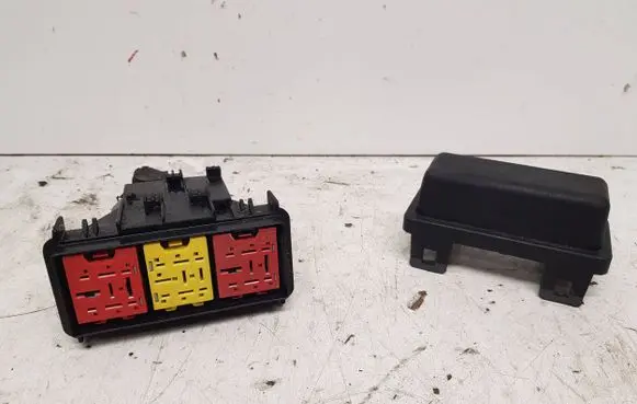 Chevrolet Orlando Fuse box set 96889481 8C9120 GF15GB10