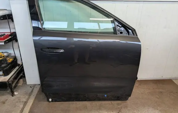 Peugeot 3008 III Front door