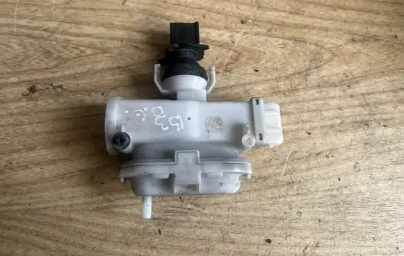 Volkswagen PASSAT B3 Central locking motor 357862153