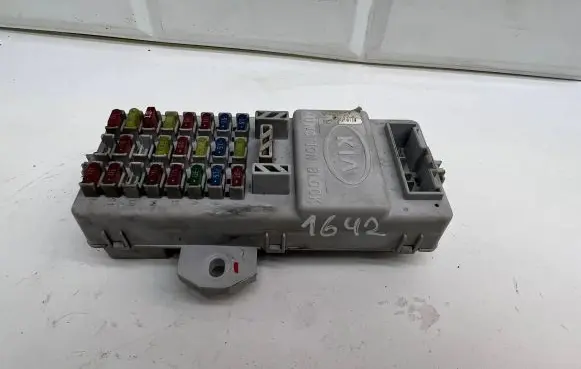 KIA Sorento Fuse module 911703E900