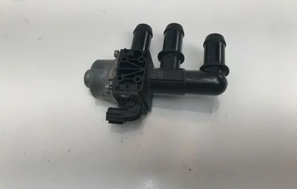 Ford Kuga III Coolant heater control valve LU5A8C505AA