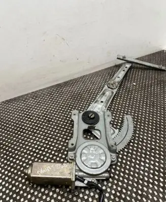 Opel Monterey Rear door window regulator with motor